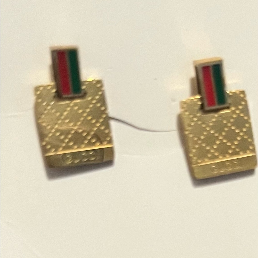 Tegular earrings beautiful new Color black Red and green medium